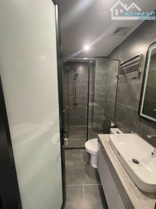 SIÊU PHẨM PHỐ TRẠM - NHÀ MỚI 6 TẦNG THANG MÁY - XÁCH VALI VỀ Ở - 40m2 -10.5 tỷ - 8
