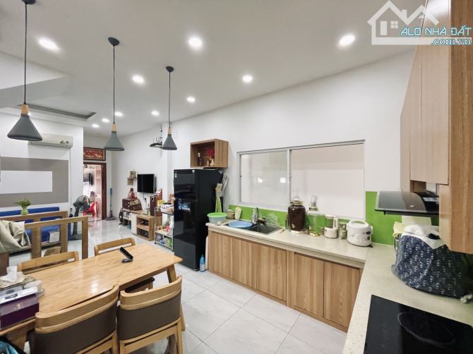 Bán nhà Bình Thạnh - hẻm 8m - 92m2 - nở hậu - 3 tầng kinh doanh - 8