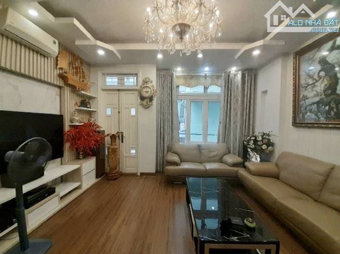 NHÀ HOÀNG CẦU , 50M2, 5 TẦNG, MT 5M , PLO, Ô TÔ, GIÁ 16,9 TỶ , HIẾM NHẤT ĐỐNG ĐA - 8