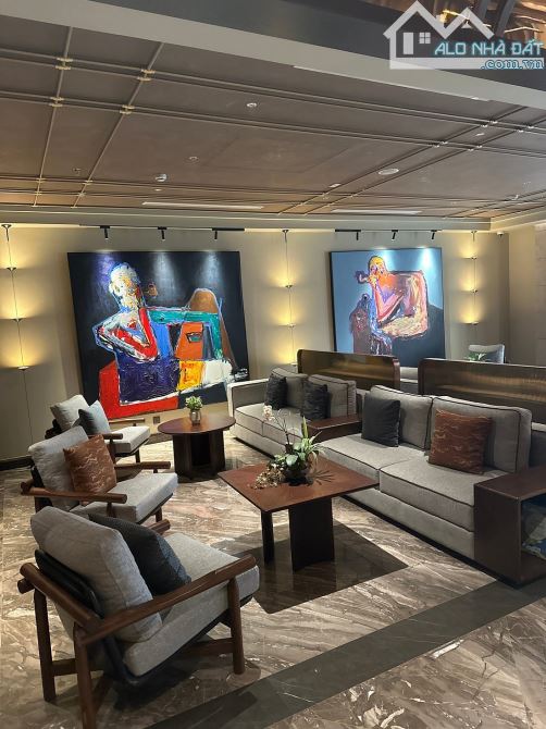 Chủ ngộp Bank giảm 100 tỷ - Khách sạn 5* Phố Cổ - 560m2 - 11 tầng - MT 25m - 1680 tỷ