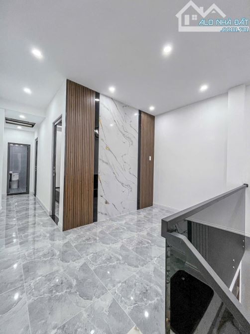 NHÀ TRỆT LỬNG KIẾN TRÚC HIỆN ĐẠI MỚI XÂY - 3 PHÒNG NGỦ - TẶNG NỘI THẤT - LỘ ÔTÔ.CÁCH ĐH Y - 9