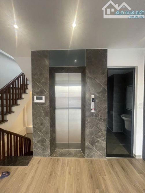 SIÊU PHẨM PHỐ TRẠM - NHÀ MỚI 6 TẦNG THANG MÁY - XÁCH VALI VỀ Ở - 40m2 -10.5 tỷ - 9