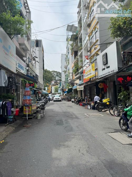 Cho thuê nhà góc 2MT Nguyễn Thị Minh Khai P.5 Q.3 - 9