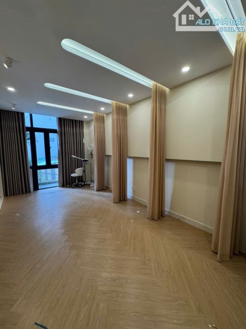 Bán nhà riêng đường 3 tháng 2. P11. Q10 DT: 3,65x13m - CN: 45.6m2 - 3 lầu mới - 9