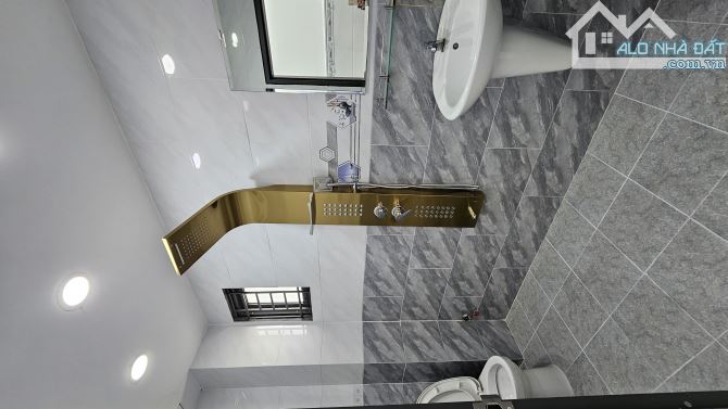 Sát mặt tiền xe hơi Ngang 6 x 11 nhà mới 3 tấm 79 triệu Q7 - 9