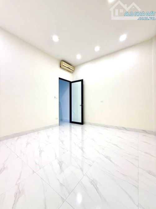 Phố Tô Vĩnh Diện - Thanh Xuân - 20M RA ĐƯỜNG Ô TÔ - NHÀ DÂN XÂY CHẮC CHẮN -60m2  x 5 TẦNG - 9