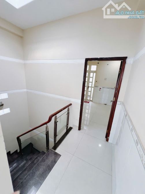 SÁT MẶT TIỀN CÓ 50 M XE HƠI Q4  NGANG 4.3 X 14 - 4 TẤM  HƠN 100 TRIỆU M - 9