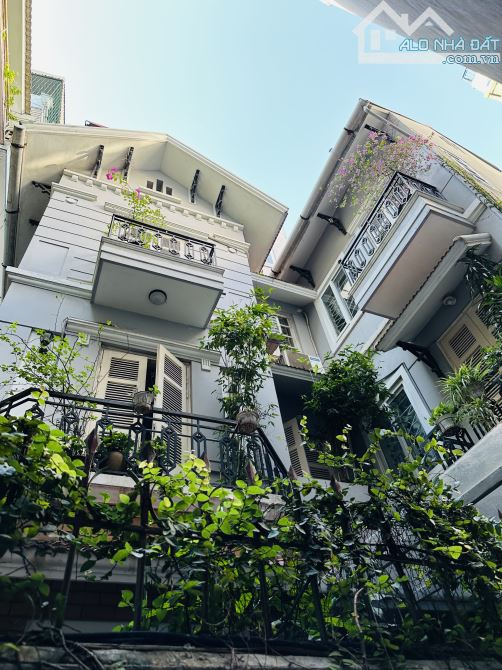 BÁN BIỆT THỰ  PHỐ NGUYỄN ĐÌNH CHIỂU- Q. HBT- NHÀ ĐẸP GẦN CV- 88.9m2-4 TẦNG- MT 9m -25.5 TỶ - 6