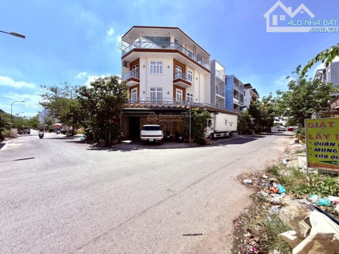 BÁN BIỆT THỰ LÔ GÓC 2 MẶT TIỀN - KDC HIỆN HỮU, QUẬN 8 - VỈA HÈ LÁT ĐÁ SANG TRỌNG - CHỈ
