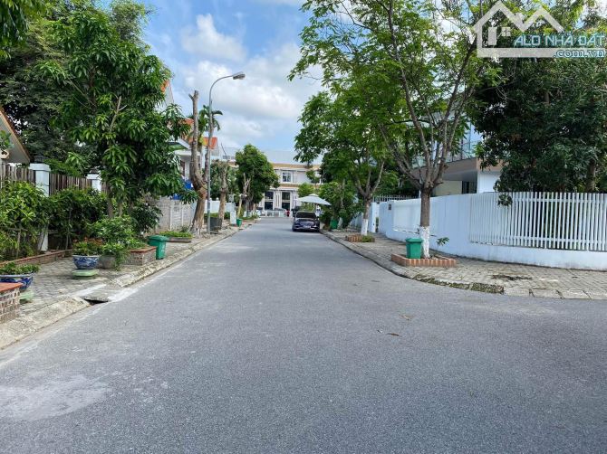 Chuyển nhượng lô Góc 300m2 dự án Sao Đỏ - Anh Dũng - Dương Kinh .
