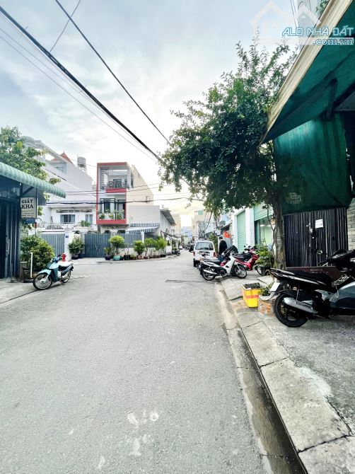 Bán nhà mới đẹp, hẻm 10m thông, ngay chợ Tân Hương, Tân Phú, 61m2, 4 tầng,  giá 7,65 tỷ