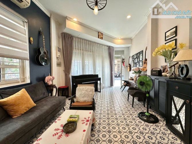 Căn góc 2 mặt tiền kinh doanh Hoa Lan  Phường 2  Phú Nhuận  4x16m  4 tầng  30 tỷ