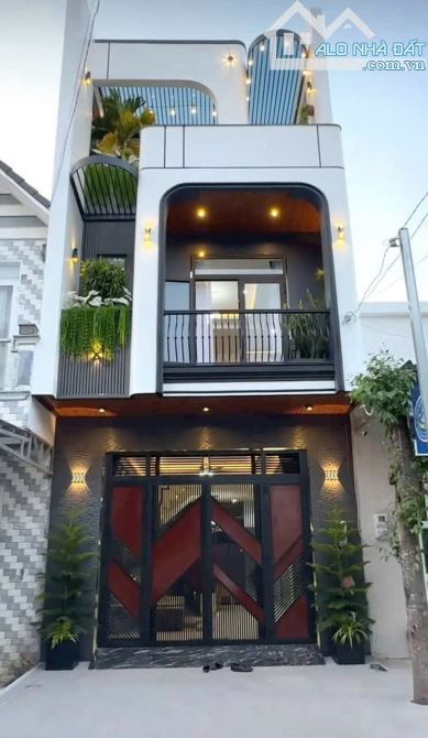 BÁN NHÀ XÂY MỚI 100% - SỔ HỒNG RIÊNG- GIÁP QUẬN 7 CHỈ 1KM