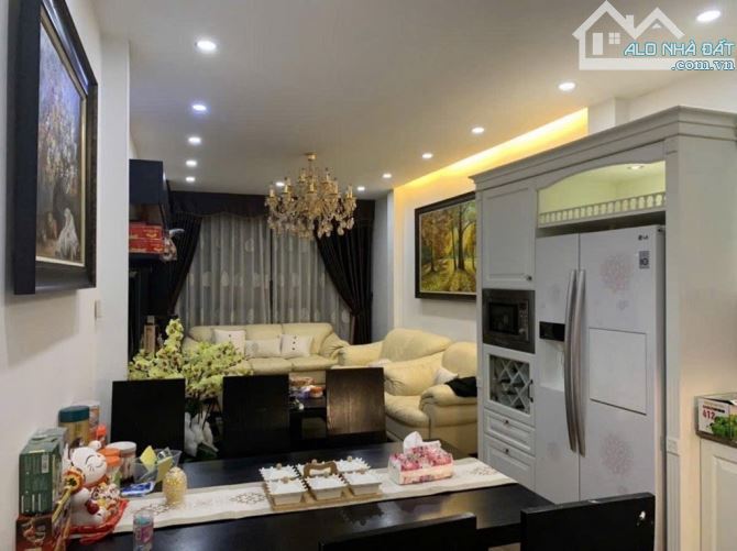 Phân Lô Ô tô tránh Trần Quang Diệu Hoàng Cầu 43m2, 4T, Vỉa hè 2 Thoáng Sát Mặt Phố 16.5 Tỷ