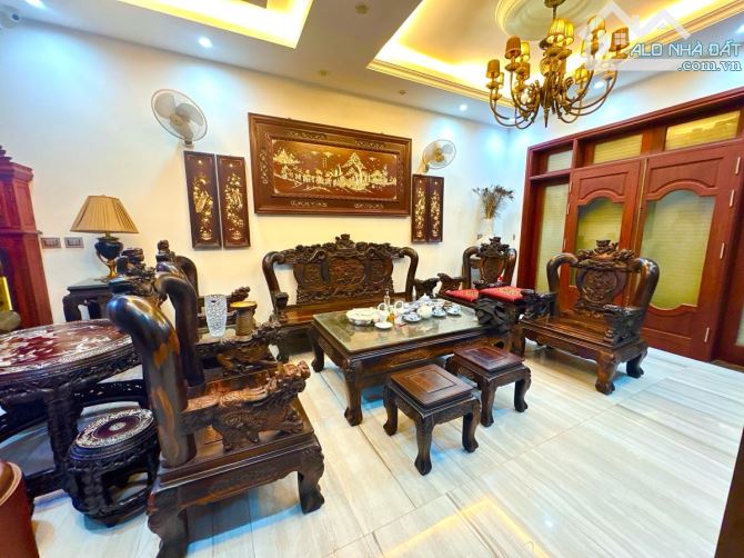 💥LÔ GÓC KHU ĐỘI CẤN 3 MẶT THOÁNG- DIỆn TÍCH 121m2-Ô CHỜ THANG MÁY-CÁCH PHỐ 30M.
