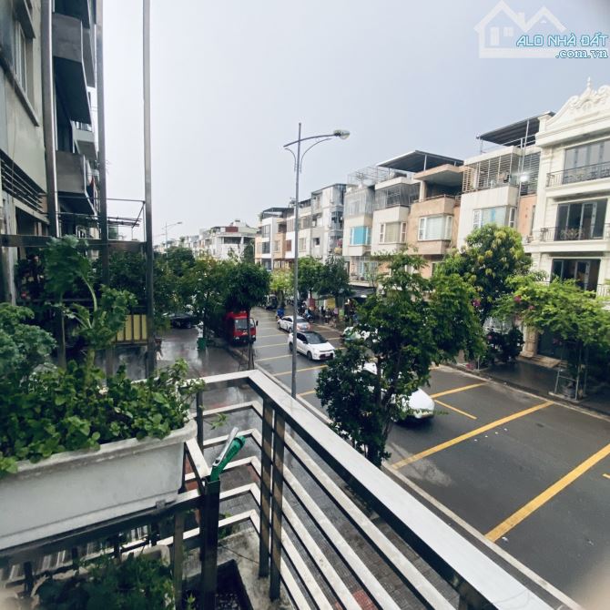 BÁN NHÀ LK KĐT MỚI VĂN QUÁN, HÀ ĐÔNG. VỈA HÈ, KD, TIỀM NĂNG. DT135m2, MT7m, giá 245 tr/m2