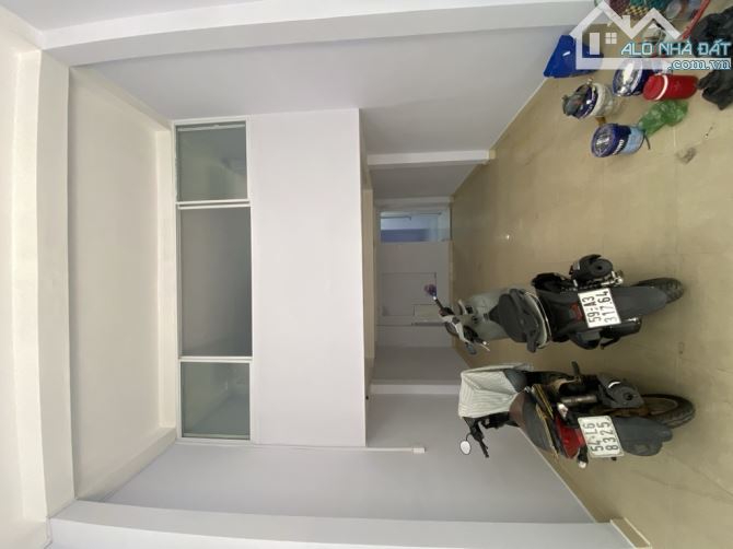 Bán Nhà Hẻm Xe Hơi Cách Mạng Tháng 8 6m2 6 Phòng Ngủ Cho Thuê Cực Tốt