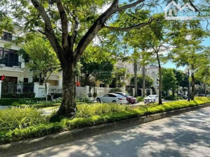 Biệt thự liền kề Ciputra - Ngõ thông thoáng - 180m2 - Mặt tiền 9m siêu rộng