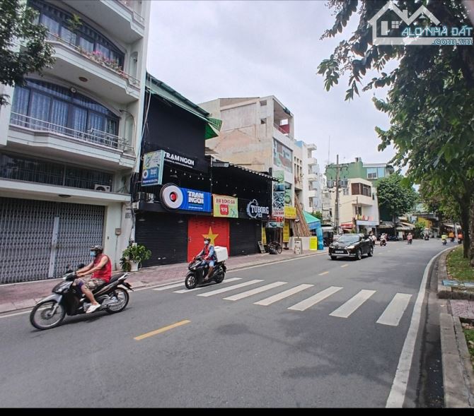 Bán Nhà Mặt Tiền Đường Trường Sa - Quận Phú Nhuận - 4 Tầng x 44m² - Nhỉnh 15 tỷ 🌺