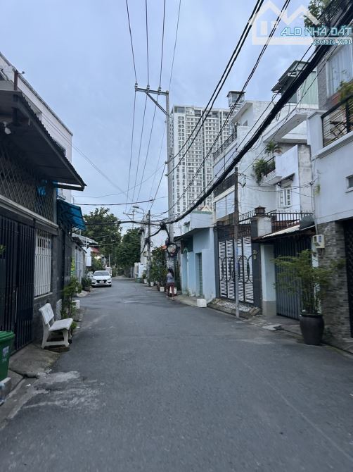 NHÀ 3 LẦU – MẶT TIỀN NHÁNH NGUYỄN DUY TRINH – 105m² – 10 TỶ – ÔTÔ NGỦ TRONG NHÀ