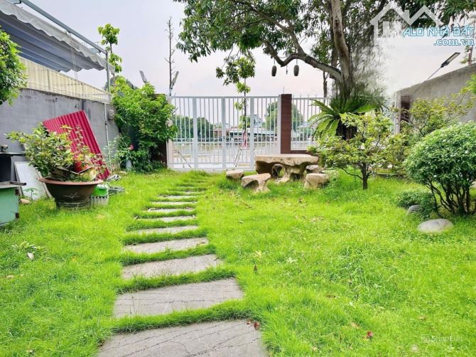 Giá 27 tỷ. Bán biệt thự sân vườn view sông Đồng Nai, P.Thống Nhất. 460m sổ thổ cư.
