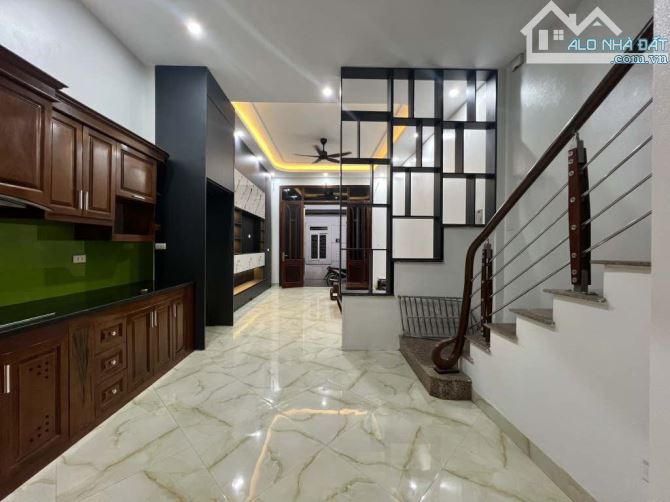 CỰC PHẨM NAM TỪ LIÊM - 46M - 5 TẦNG - THANG MÁY - Ô TÔ VÀO NHÀ - MT QUYỀN LỰC. GIÁ 6.5 TỶ