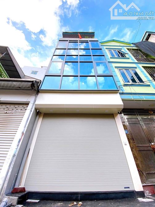 Nhà đẹp 4 tầng, 43m, ô tô vào nhà, ở sướng, KD đỉnh cao, mặt tiền mênh mông, Kim Giang
