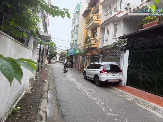 Bán nhà khu Phân Lô Hàng không Nguyễn Sơn- Long Biên: DT 91M2, Mặt tiền 7.6M, Vỉa hè