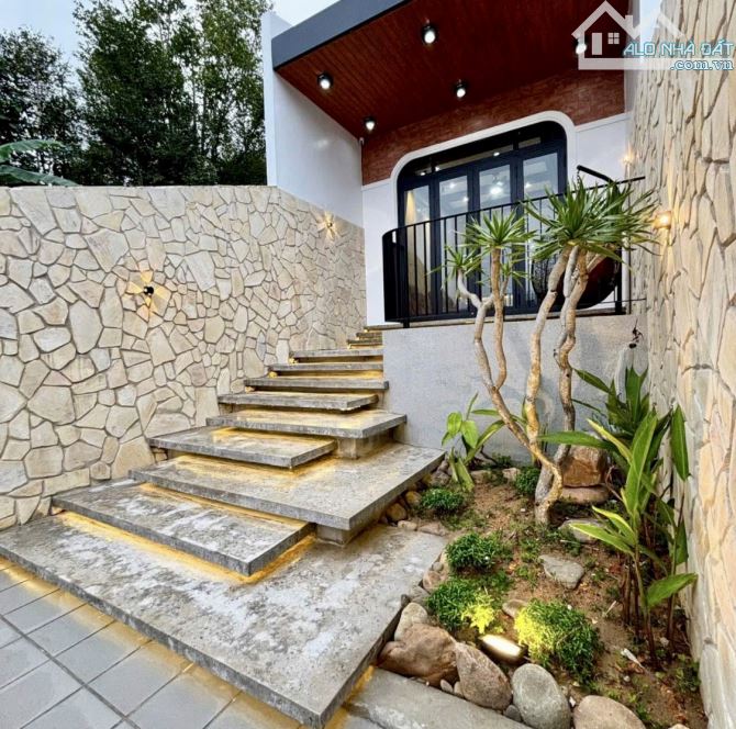 BÁN VILLA TỰA NÚI, FULL NỘI THẤT, MẶT TIỀN KIỆT 62 THANH HẢI THÔNG RA QUẢNG TẾ, TP HUẾ