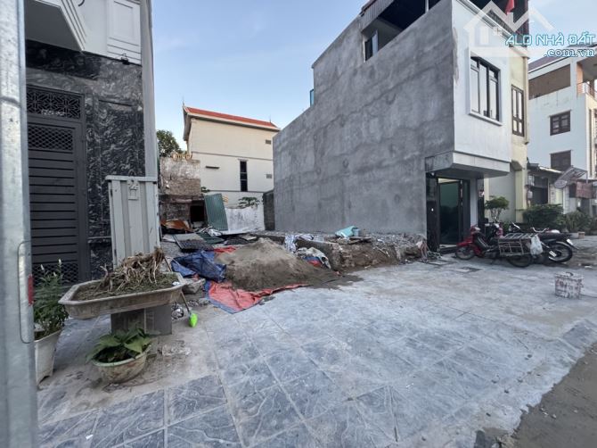 Mặt phố siêu hiếm đỗ hành bán 141M đất hai bà trưng