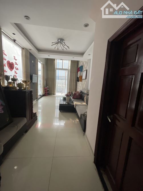 BÁN NHÀ 6 TẦNG – GẦN CHỢ PHẠM THẾ HIỂN – ĐANG KHAI THÁC CHDV – PHÁP LÝ CHUẨN