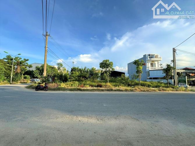 Bán lô góc 229,2m2, 2 mặt tiền đường Dương Khuê và đường Sông Như Ý, KQH Xuân Phú, TP Huế