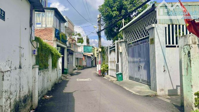 Bán Đất tặng nhà 63m2, gần Đỗ Xuân Hợp, Phước Long B