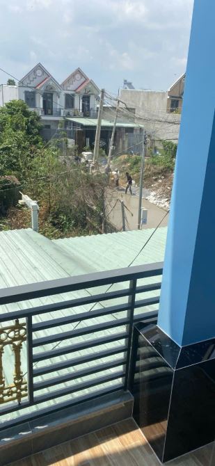 Bán căn nhà gần chợ Thạnh Phú đường lớn xe hơi cách công ty Changshin chỉ 2km