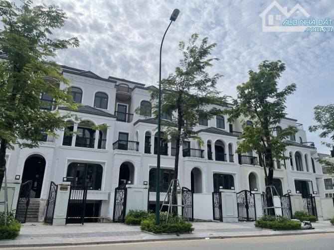 Biệt thự BT2A.35 Ciputra mới đẹp - view vườn hoa, hướng Nam rất đẹp .