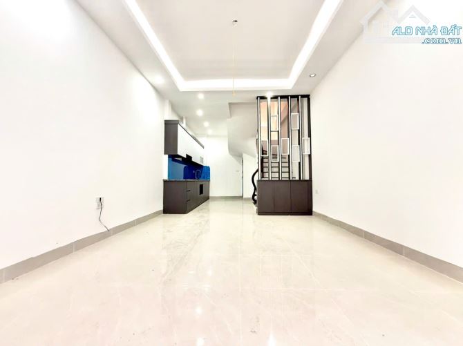 Bán nhà riêng Thị Trấn Trạm Trôi, Hàng xóm Vin , 30m, xây mới, ô tô đỗ gần