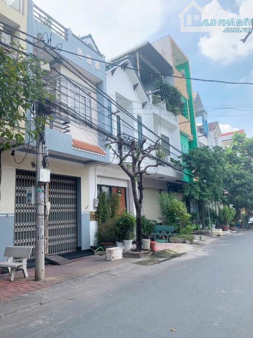 Bán nhà 1 trệt 2 lầu sổ riêng thổ cư p. Thống Nhất
