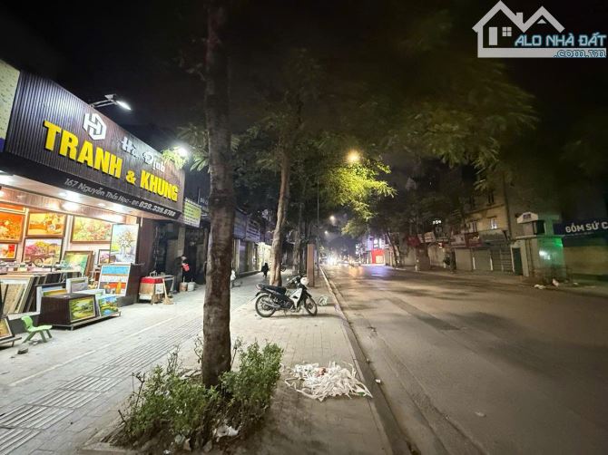 Mặt phố Nguyễn Thái Học, lô góc 235m2, 2 tầng, mt 8m, 130 tỷ vị trí đẹp, vỉa hè to, hiếm