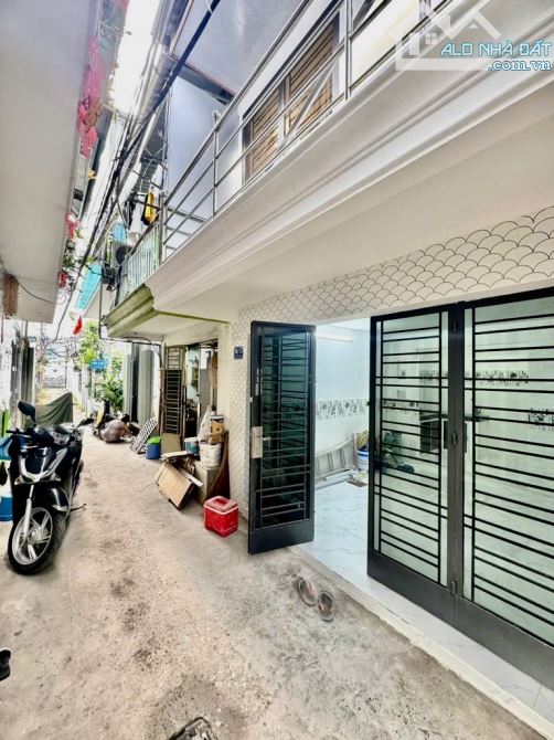 Nhà 2 Tầng ngay chợ Phú Thuận P. Phú thuận q7 chỉ nhĩnh hơn 2 Đồng