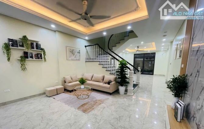 BÁN NHÀ KHU ĐÔ THỊ ĐẠI KIM. DIỆN TÍCH 51m2, 05 TẦNG, KHUÔN VIÊN RỘNG TRƯỚC NHÀ.