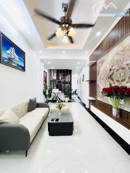 Minh Khai - 50m x 5T - 10.5 Tỷ - Nhà mới đẹp ở luôn, ngõ rộng, có thang máy