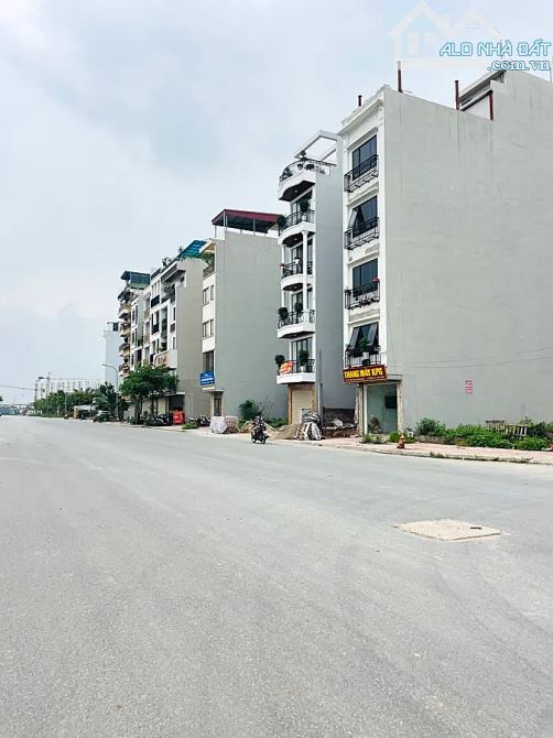 BÁN LÔ ĐẤT SIÊU ĐẸP NGỌC THỤY LONG BIÊN, DT80M2, MT 5.6M, MẶT PHỐ Ô TÔ TRÁNH, VỈA HÈ RỘNG,