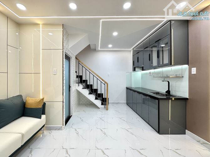 Nhà Hẻm Ba Gác - 22m² (4x5,5) - Trệt 2 Lầu - 3 Phòng Ngủ - Hoàn Công Đủ