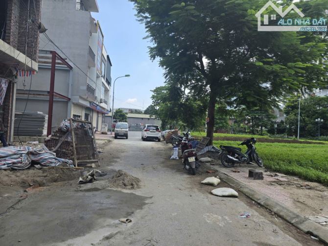 Bán đất giãn dân khả lễ 3 nhìn vườn hoa DT 81m, MT4,5m, Hướng ĐN,Giá 7,95 tỷ