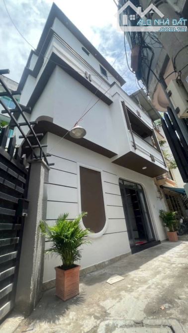BÁN NHÀ ĐẸP QUẬN 10, HÒA HẢO, NGANG LỚN , MỚI TINH