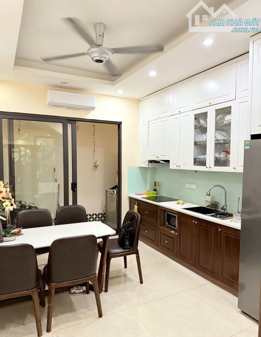 KIẾN HƯNG HÀ ĐÔNG -DT 55M- PHÂN LÔ VỈA HÈ -NỘI THẤT XỊN-GẦN CVIÊN 365-  BỂ BƠI - GẦN CAP -