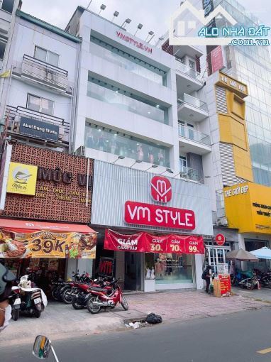 Cần tiền Bán nhà 2 mặt tiền Nguyễn Trãi, Quận 1 NH 20x25 - 4 lầu - Giá cực tốt .