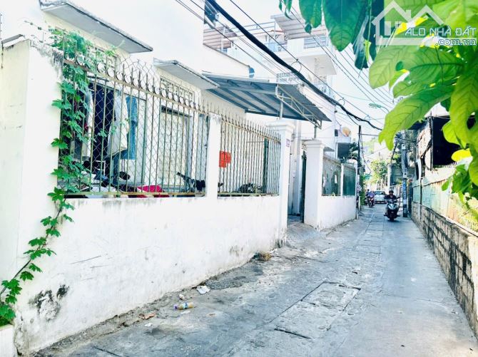 Bán dãy trọ Lang Liêu ngang 16m. Dt 222,7m đườg 5m qh 10m có 11 phòng trọ