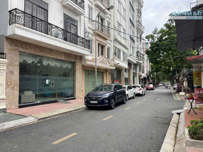 Bán đất LÔ GÓC mặt đường Phụng Pháp khu 193 Văn Cao , Hải An .