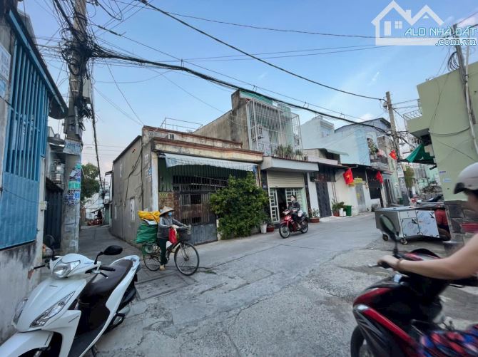 Bán nhà HXT- 40m2 2 tầng ngay BỆNH VIỆN Q12